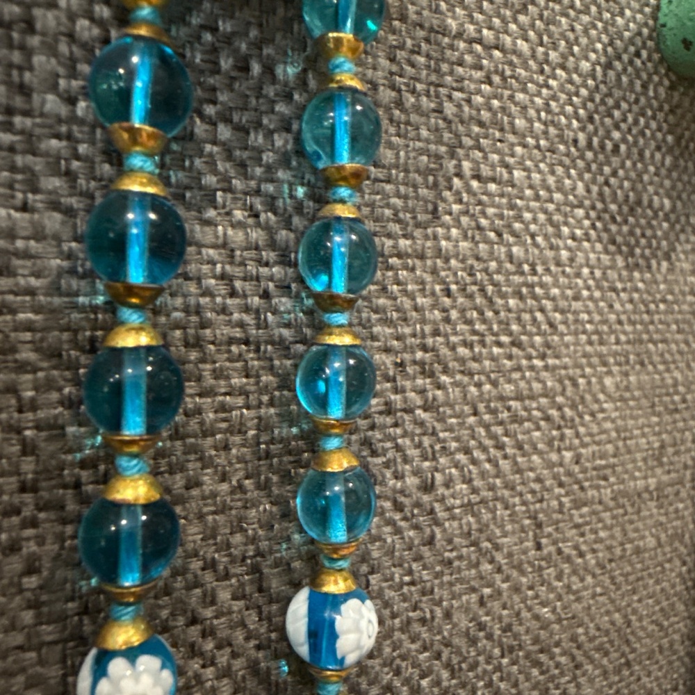 Artisan glass necklace with white flowers and aqua blue glass - Picture 6 of 8